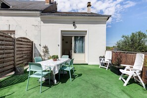 Outdoor dining - Gîte la Salamandre – In the Heart of the Loire Castles (Mosnes)