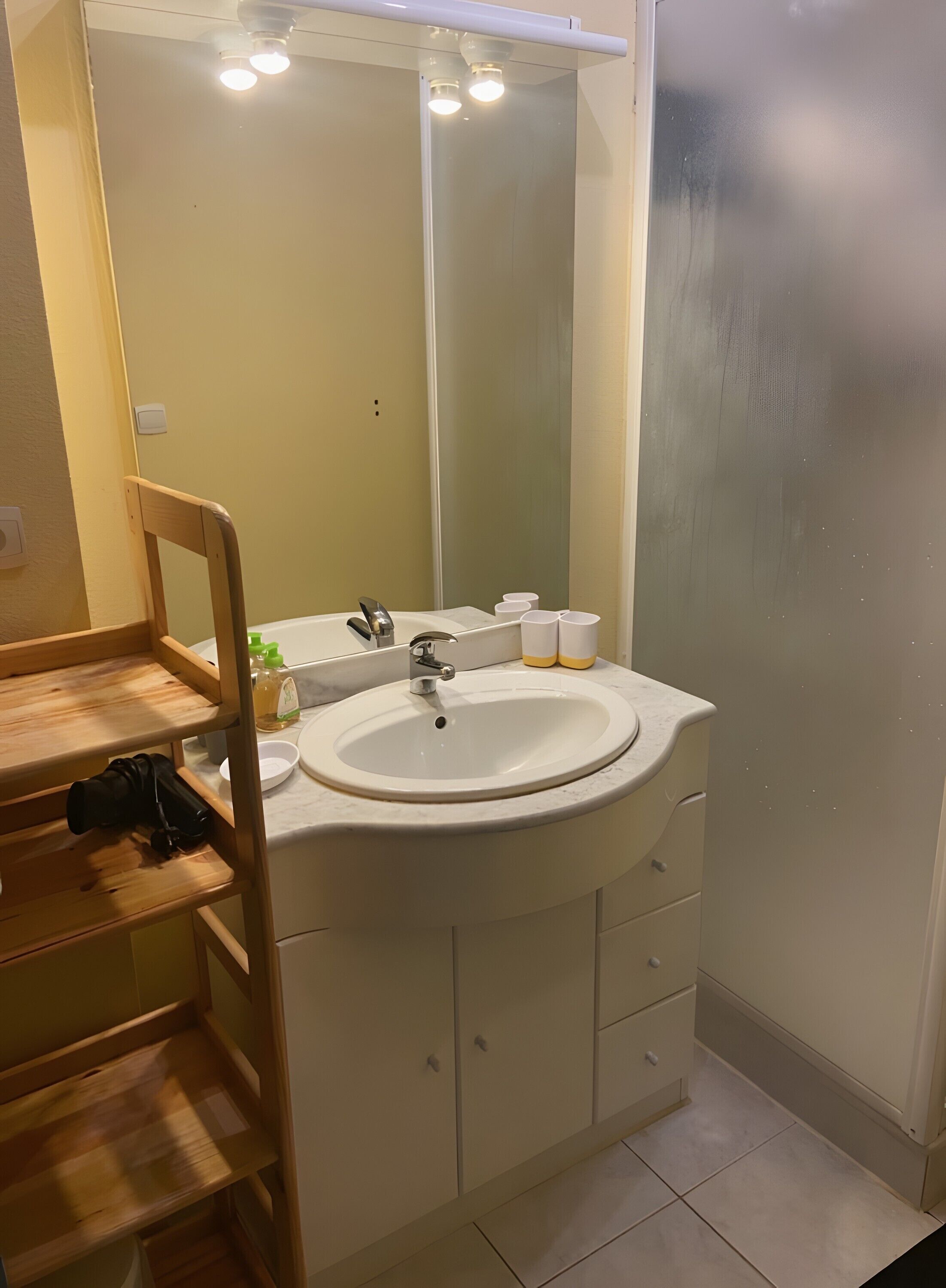 Een douche, een haardroger