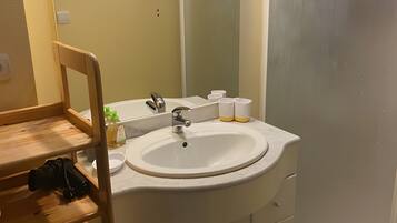 Een douche, een haardroger