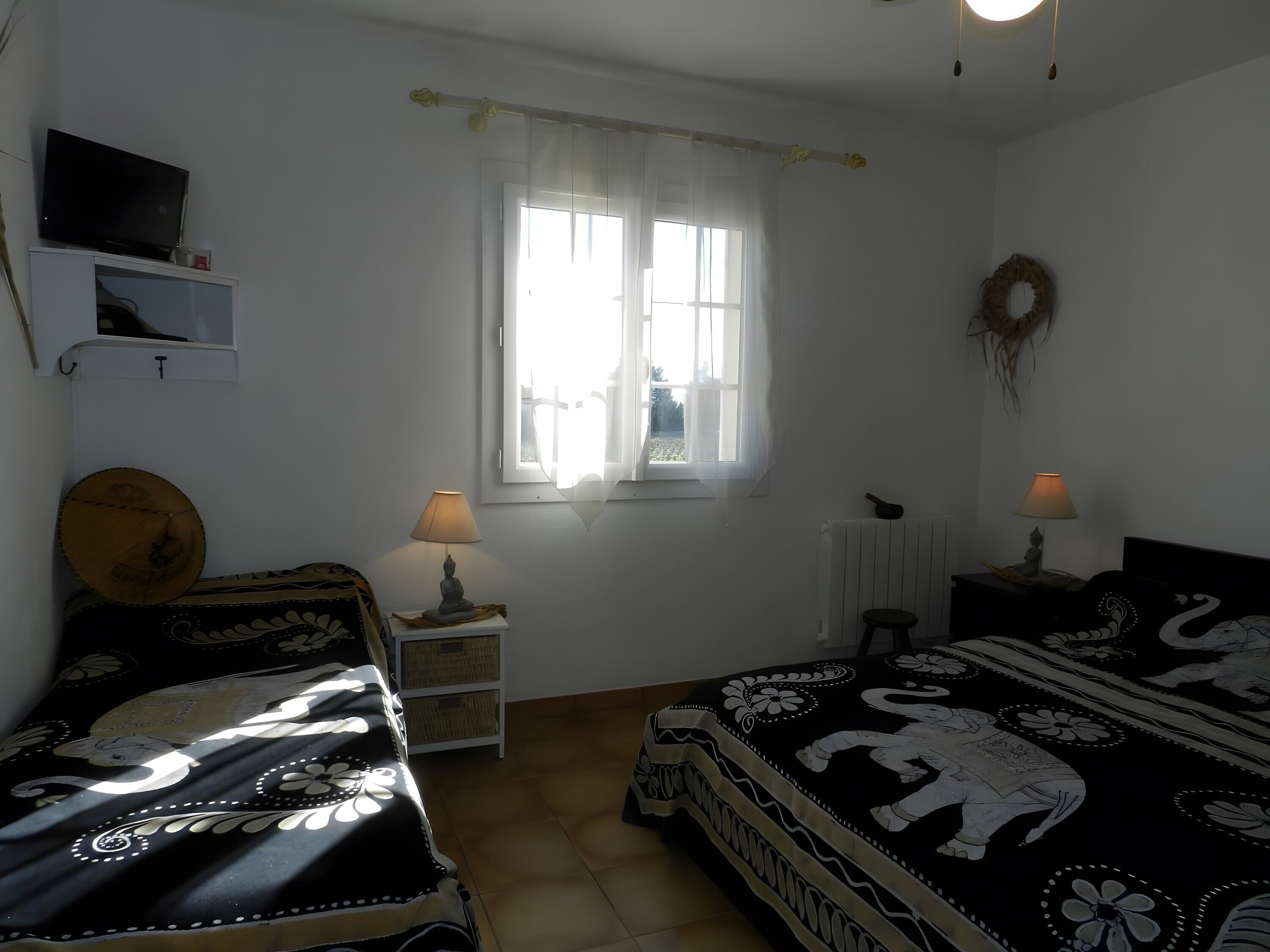 Iron/ironing board, WiFi, bed sheets