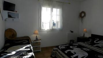 Iron/ironing board, WiFi, bed sheets