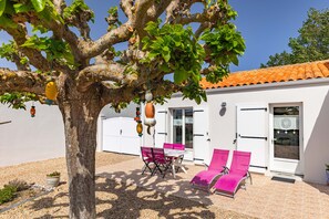 Outdoor dining - House for a Getaway on Oléron Island (Saint-Georges-d'Oléron)