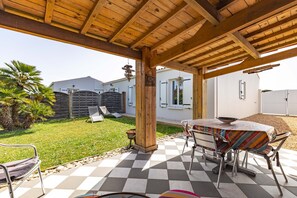 Outdoor dining - House for a Getaway on Oléron Island (Saint-Georges-d'Oléron)