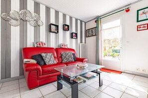 TV - House for a Getaway on Oléron Island (Saint-Georges-d'Oléron)