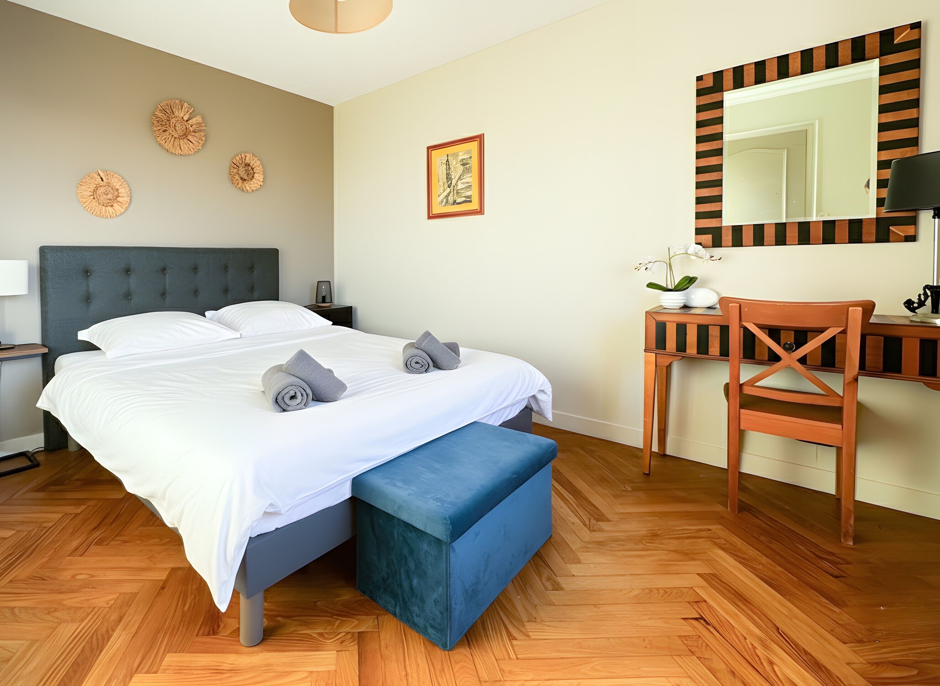 Iron/ironing board, WiFi, bed sheets