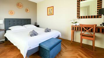 Iron/ironing board, WiFi, bed sheets