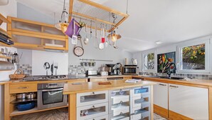Kaffetrakter/tekoker, kjøleskap, mikrobølgeovn og ovn