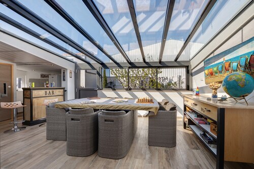 Gîte Kerallou: Holiday Home with Terraces, Private Garden & Wi-Fi in Barbâtre