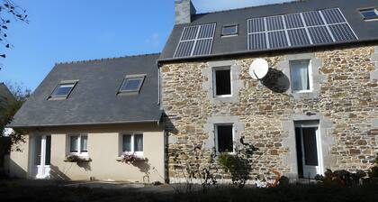 Bed and Breakfast 'Chambre De Convenant Hery Bihan' with Shared Garden and Wi-Fi