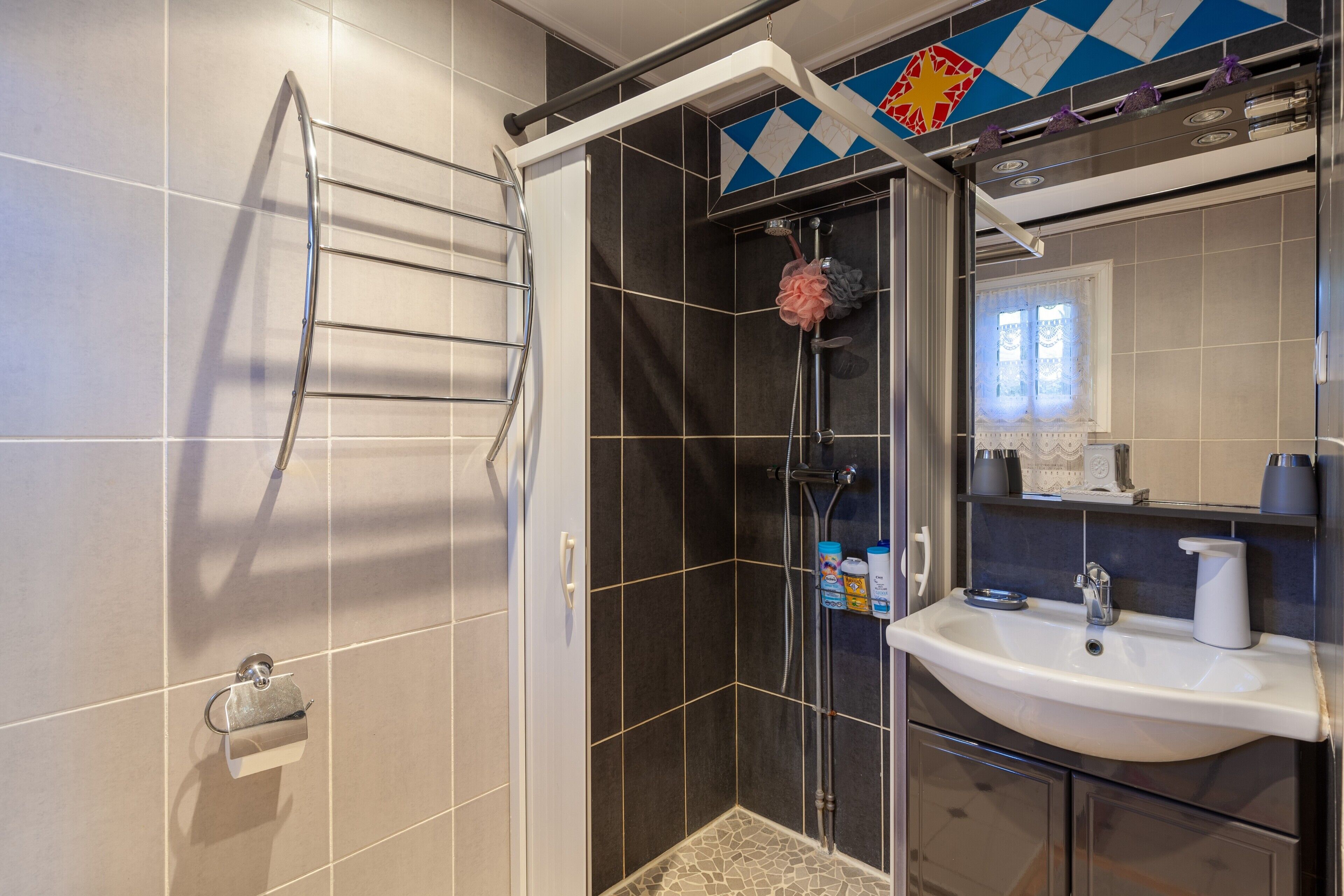 Bruser, hårtørrer, håndklæder