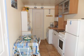 Fridge, microwave, oven, stovetop - Gite for 4 People, Apremont Vendée (Apremont)