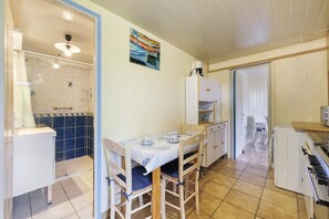 Fridge, microwave, oven, stovetop - Gite for 4 People, Apremont Vendée (Apremont)