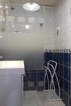 Shower, hair dryer - Gite for 4 People, Apremont Vendée (Apremont)