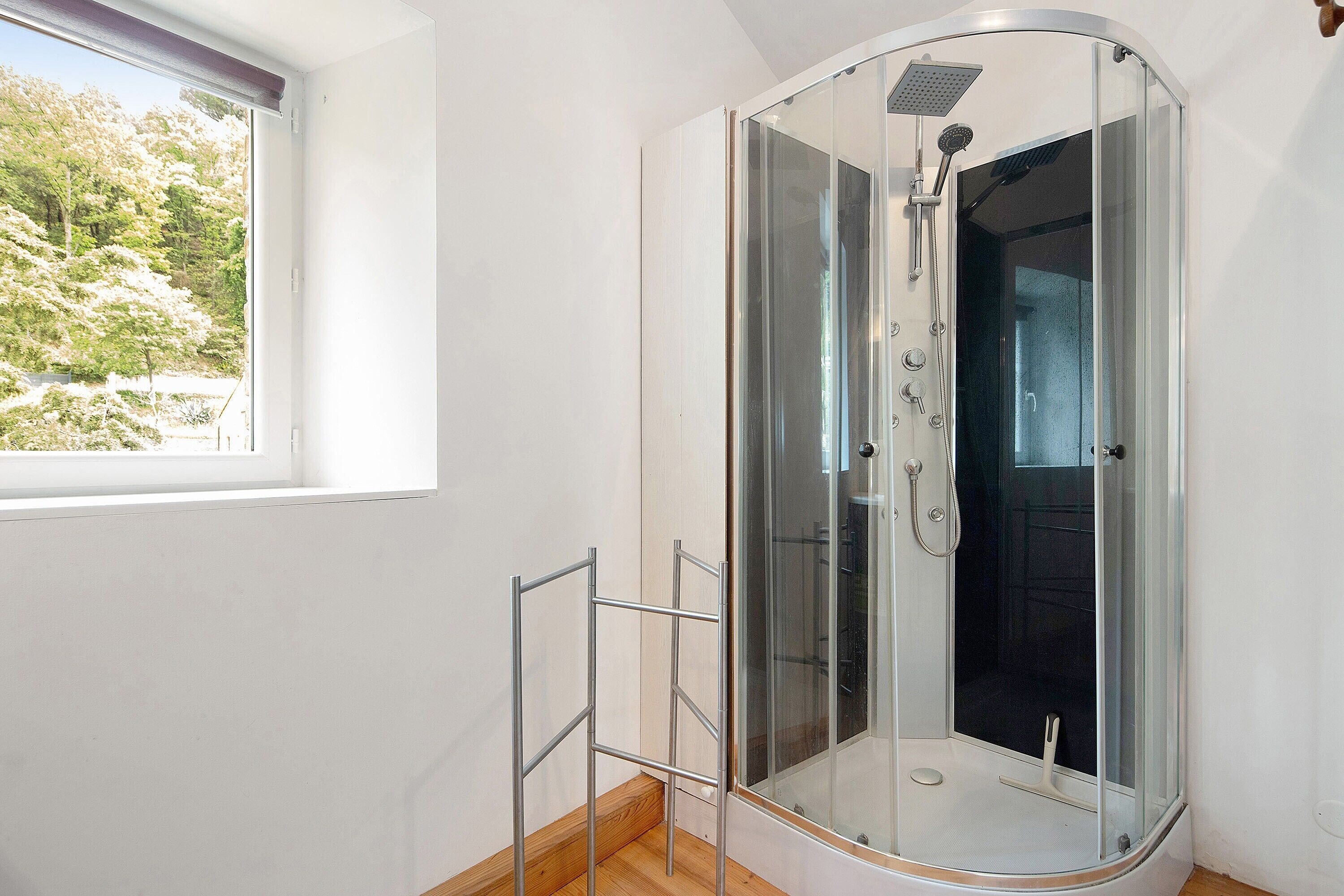 Douche, serviettes fournies