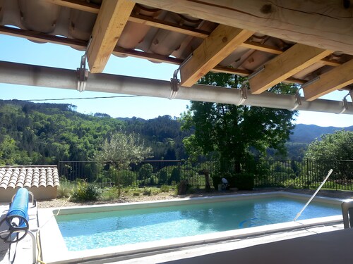 Appartement « Gîte - La Magnanerie » avec vue sur la montagne, piscine partagée et Wi-Fi