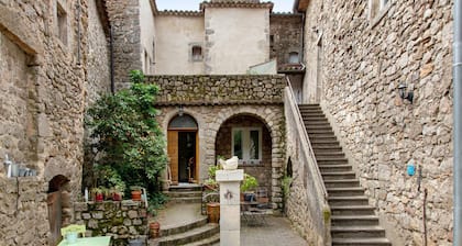 “Gîte - La Magnanerie” with Mountain View, Shared Pool, and Wi-Fi