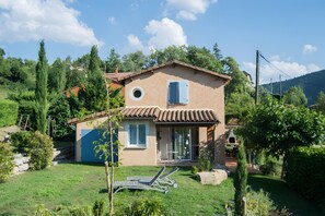 Exterior - Villa "Gîte Le Calcadis" with Mountain View, Wi-Fi, and Air Conditioning (Mostuéjouls)