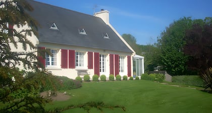 Bed and Breakfast 'La Chambre Rouge' with Shared Terrace, Shared Garden and Wi-Fi