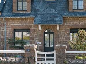 Exterior - Villa Roz, 2–6 Guests, 100 m from the Port, Perros-Guirec (Perros Guirec)