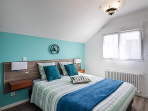 Iron/ironing board, WiFi, bed sheets - Villa Roz, 2–6 Guests, 100 m from the Port, Perros-Guirec (Perros Guirec)