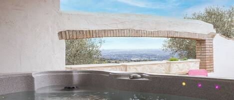 مغطس سبا خارجي