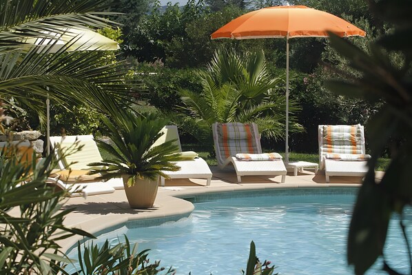 Pool - Studio "2 - Le Mas Du Soleil" with Sea View, Wi-Fi and Air Conditioning (Sainte-Maxime)