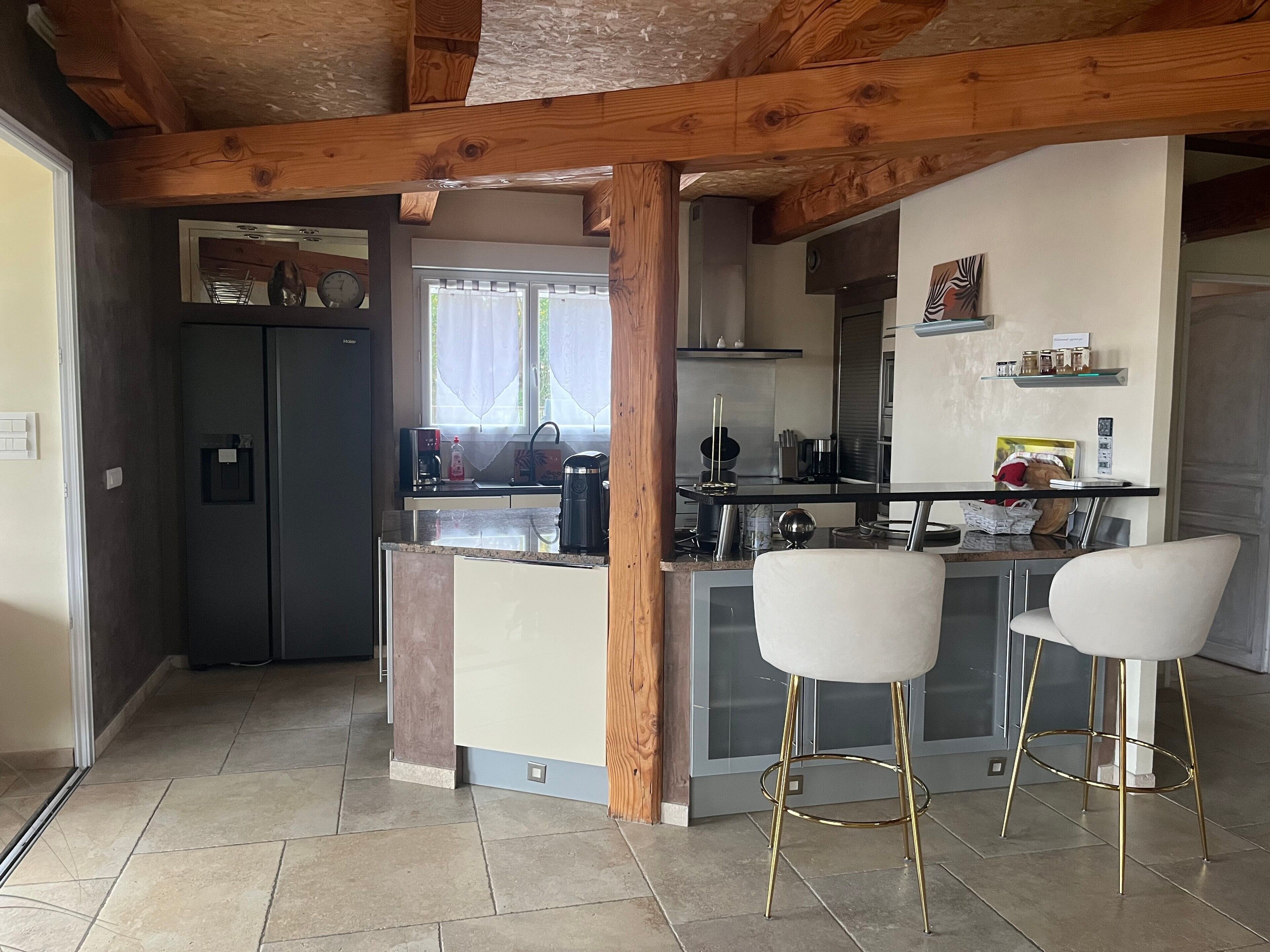 Geladeira, micro-ondas, fogão, cooktop