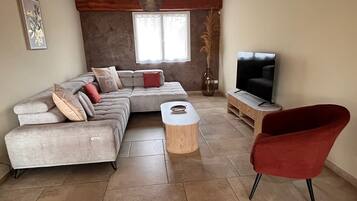 TV, mesa de pingue-pongue