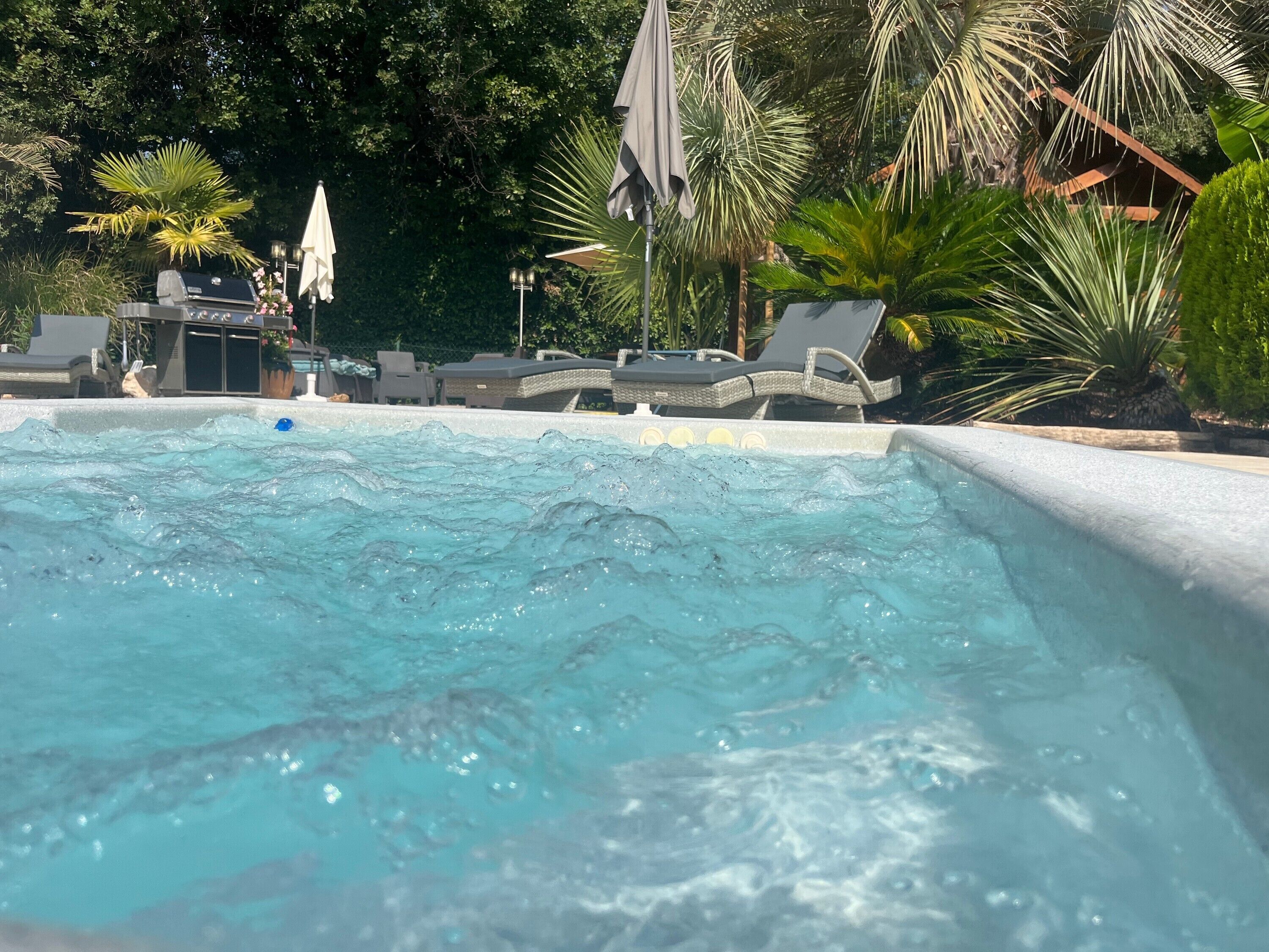 Bañera de hidromasaje exterior