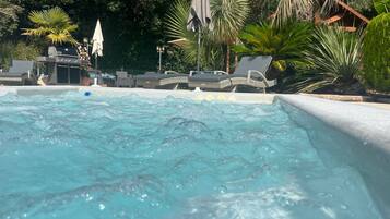 Bañera de hidromasaje exterior