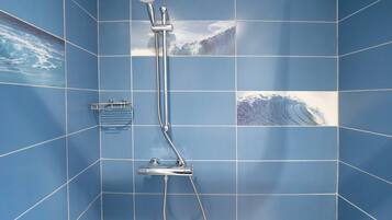 Shower, hair dryer, towels