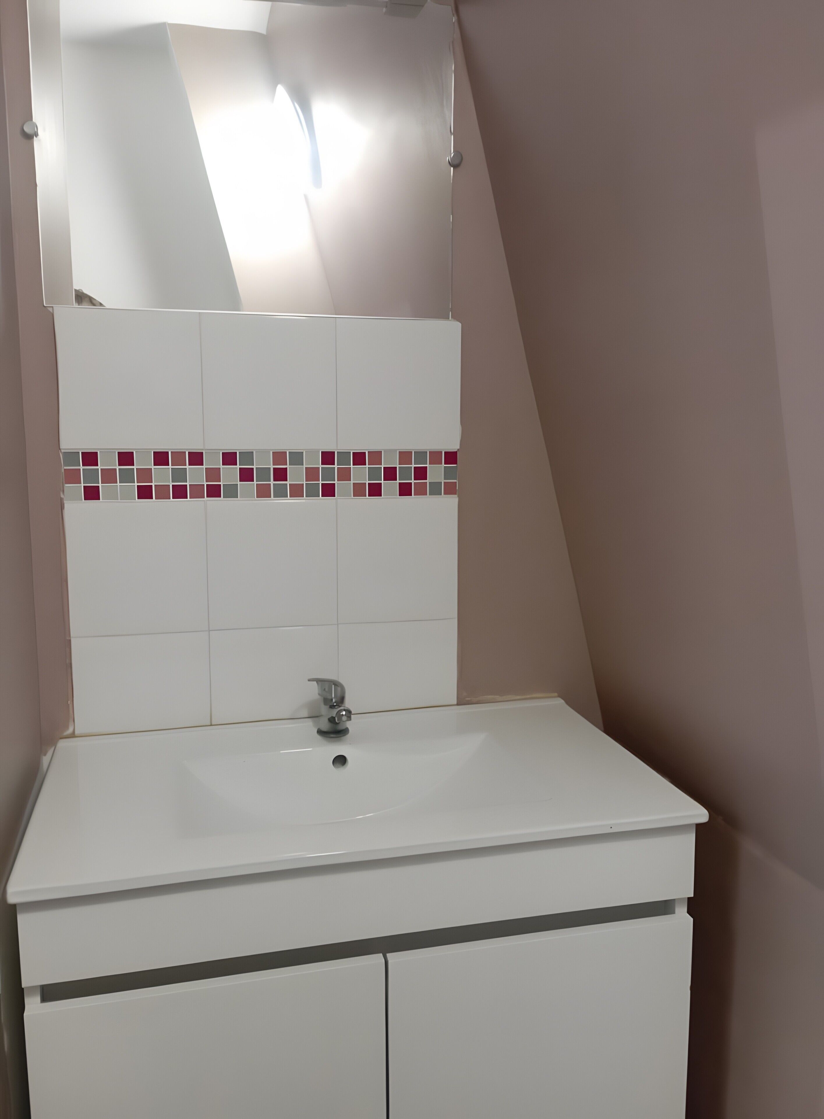 Regadera, secadora de cabello, toallas 