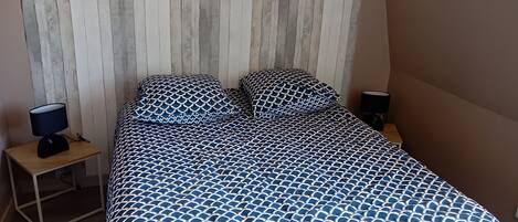 Iron/ironing board, WiFi, bed sheets