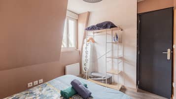 Iron/ironing board, WiFi, bed sheets