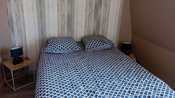 Iron/ironing board, WiFi, bed sheets