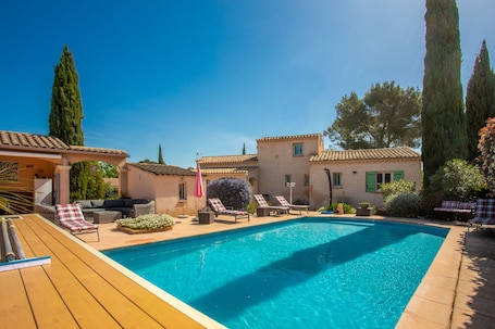 Pool. Guest Room "Chrisama" with Shared Pool, Wi-Fi, and Air Conditioning