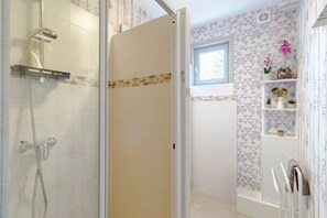 Douche, séchoir à cheveux