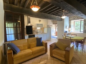 Télévision, cheminée