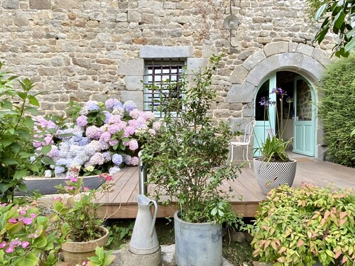 Gîte du Gravier: Private Terrace, Wi-Fi, and Air Conditioning in La Baussaine