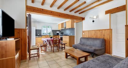 Spacious House in the Heart of Médoc Between Estuary and Ocean