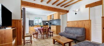 Spacious House in the Heart of Médoc Between Estuary and Ocean