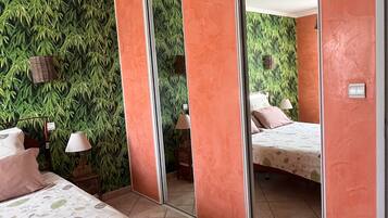 Bügeleisen/Bügelbrett, WLAN, Bettwäsche