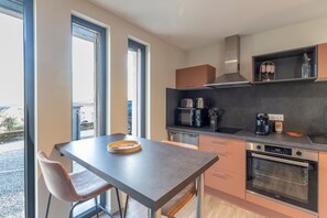 Fridge, microwave, oven, stovetop - Cozy, Renovated Studio in the Heart of Town with Mountain View (Marignier)