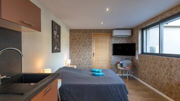 Iron/ironing board, WiFi