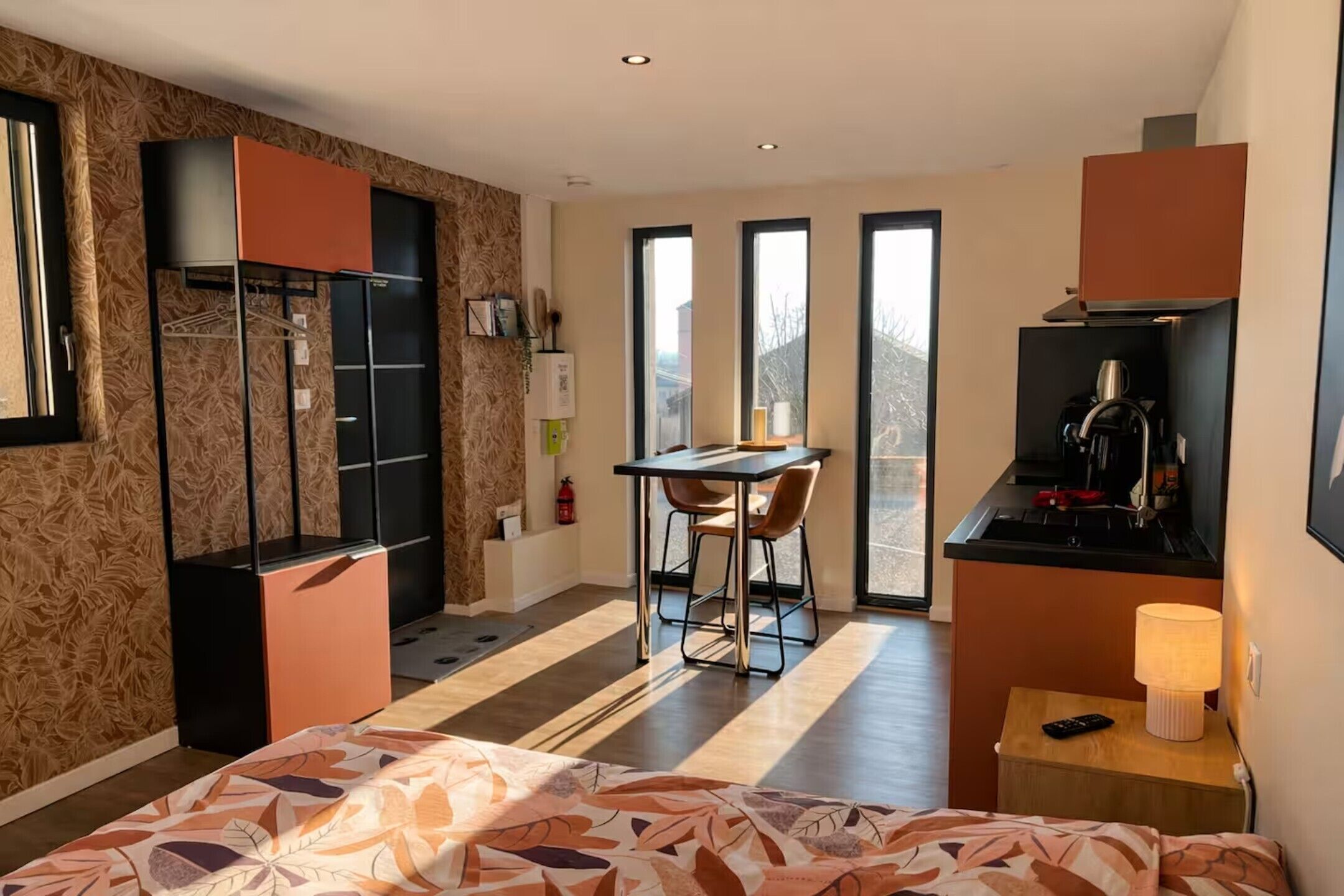 Tabla de planchar con plancha y wifi 