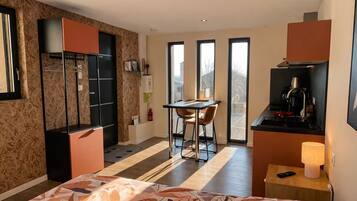 Tabla de planchar con plancha y wifi