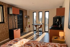 Tabla de planchar con plancha y wifi