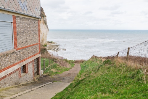 “Résidence Pleine Mer” Apartment with Sea View and Shared Garden