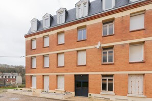 Exterior - “Résidence Pleine Mer” Apartment with Sea View and Shared Garden (Saint-Pierre-en-Port)