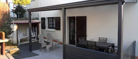 屋外ダイニングエリア